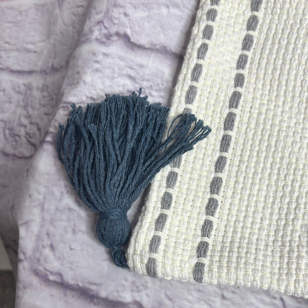 NWOT White and Blue Tassel Accent Pillow Cover. Size Medium - Picture 2 of 6